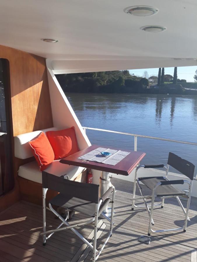 Boat And Breakfast Fiumicino - Roma Hotel Ostia Antica Bagian luar foto