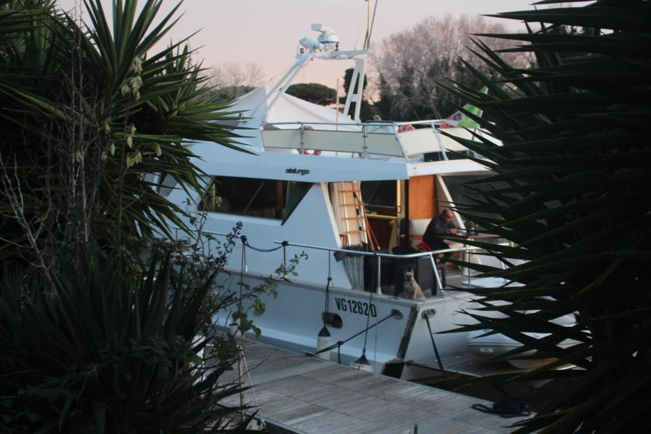 Boat And Breakfast Fiumicino - Roma Hotel Ostia Antica Bagian luar foto