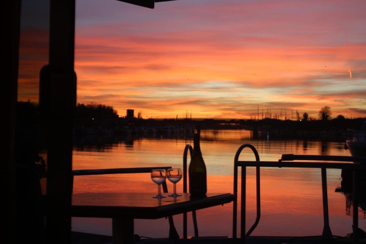 Boat And Breakfast Fiumicino - Roma Hotel Ostia Antica Bagian luar foto