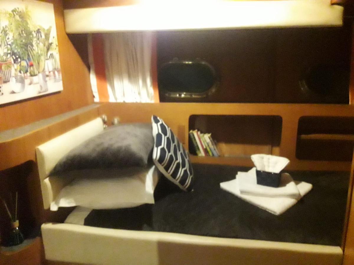 Boat And Breakfast Fiumicino - Roma Hotel Ostia Antica Bagian luar foto